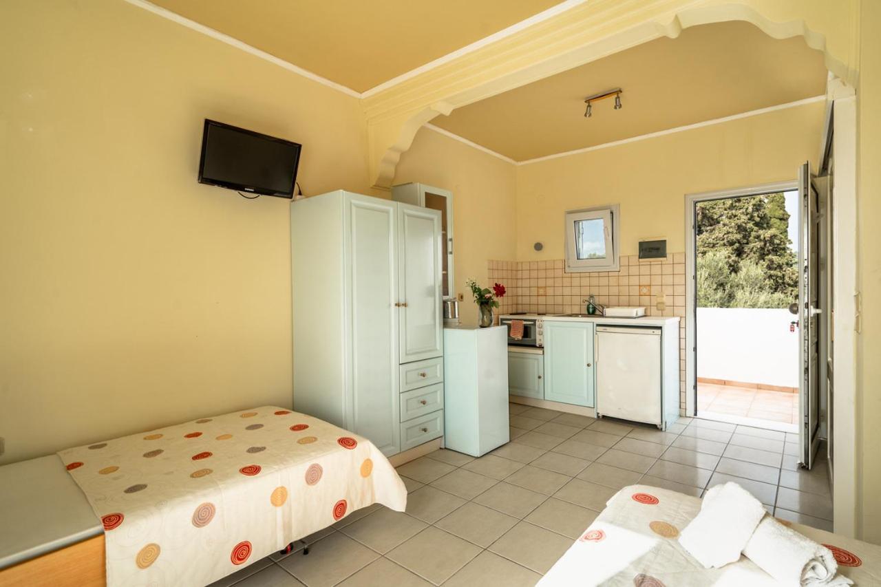 Helena Inn Свороната Экстерьер фото
